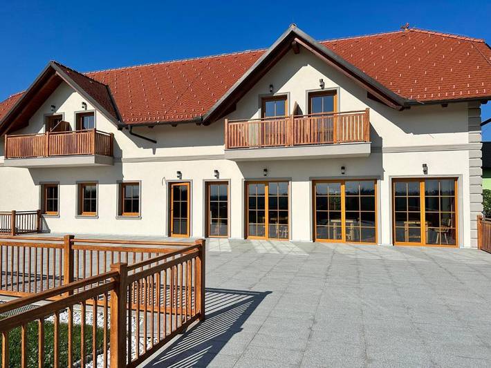Gîte pour 2 personnes, avec jardin ainsi que balcon et vue dans Ormož