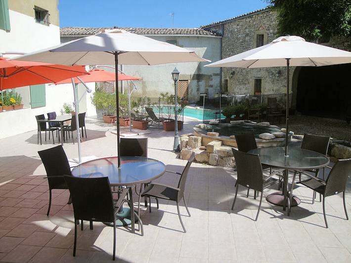 Gîte pour 6 personnes, avec terrasse ainsi que jardin et piscine à Montaren-et-Saint-Médiers - 3