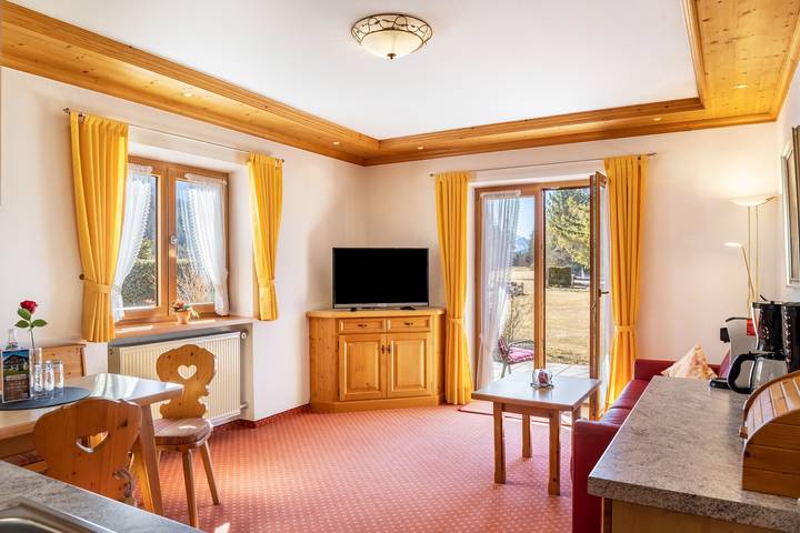Ferienwohnung für 2 Personen, mit Garten in Krün - 2