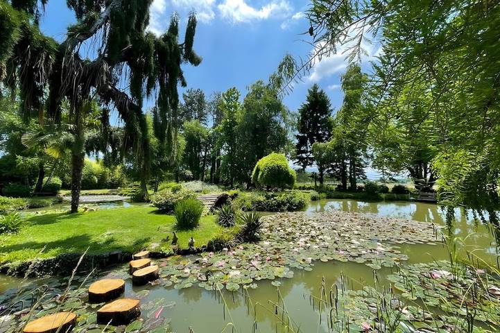 Location de vacances pour 4 personnes, avec Balcon ainsi que Jardin et Piscine à Saint-Vérand