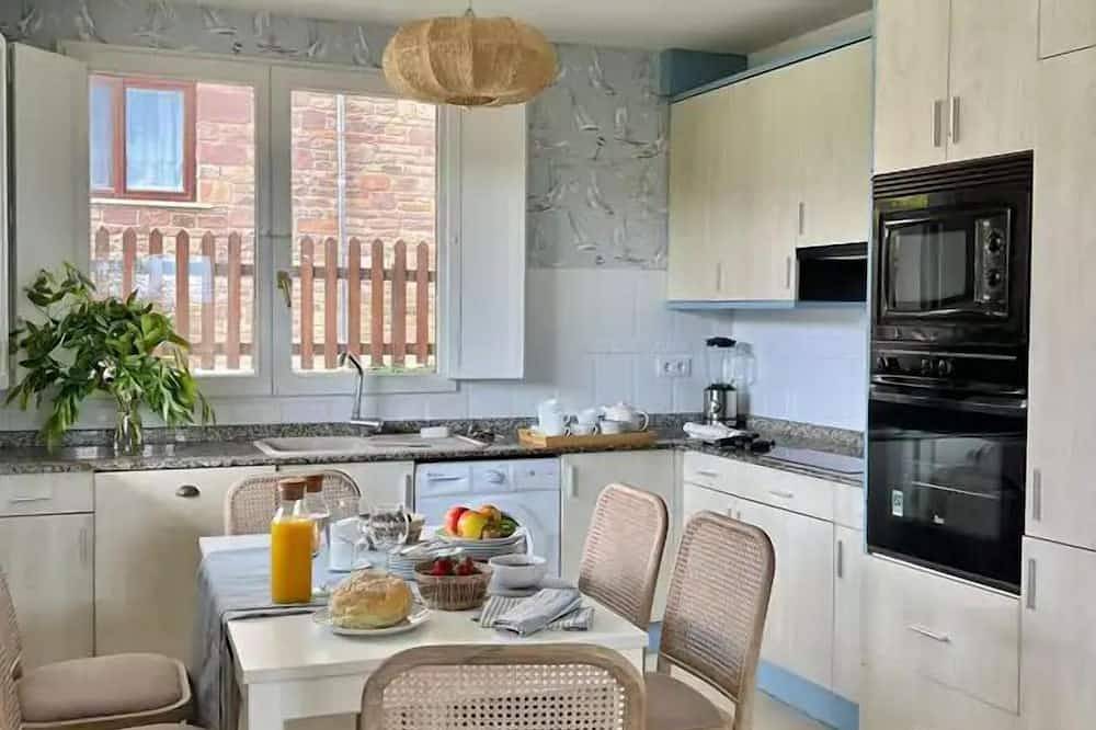Cala Berellín: Un Refugio de Ensueño al Lado de uno de los Tesoros de Cantabria in Prellezo, Val de San Vicente