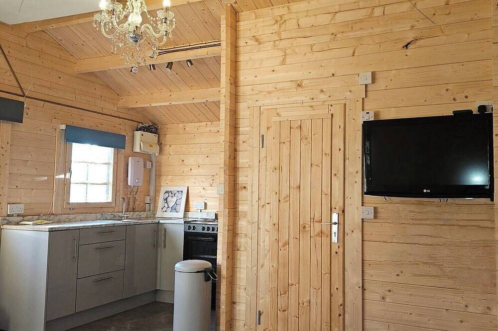 A Cosy cabin retreat - 5 mins away from Windsor and 10 mins from Legoland. in Berkshire