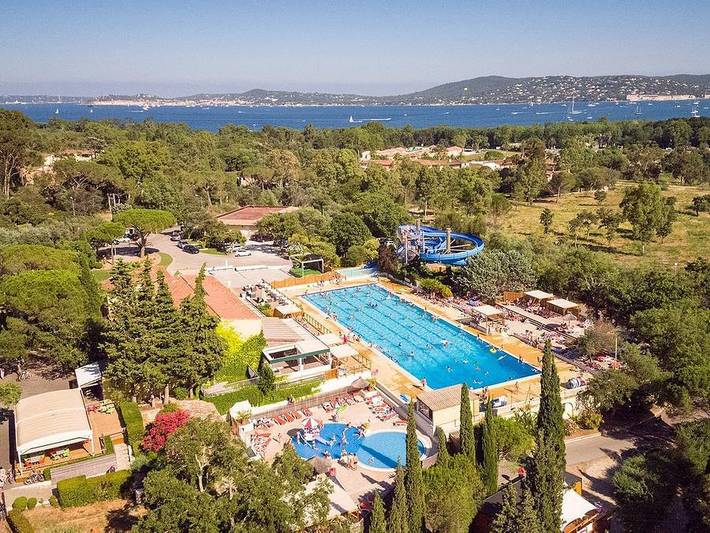 Camping pour 4 personnes, avec Bassin pour enfant dans Golfe de Saint-Tropez