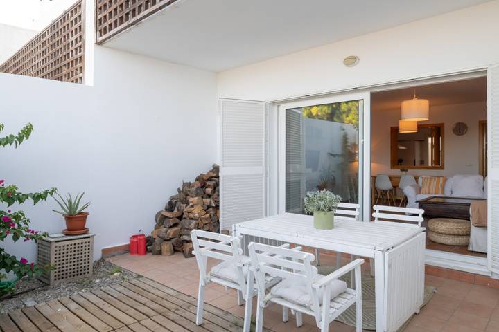 Entire apartment, Nueve Pies Surfhouse Apartment with Sea Views, Private Terrace, and Wi-Fi in Conil de la Frontera, Costa de la Luz