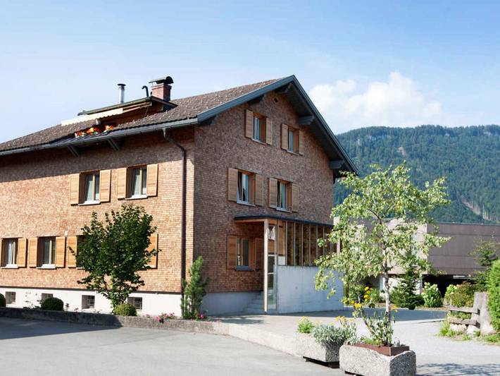 Ferienwohnung für 4 Personen, mit Balkon und Garten sowie Ausblick in Bezau