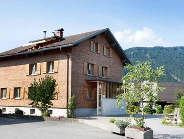 Ferienwohnung für 4 Personen, mit Ausblick und Garten in Bezau