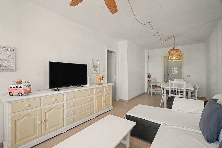 Ganze Wohnung, Ferienwohnung 'Alquilaencanarias-medano Lagos De' mit Bergblick, Pool & WLAN in Playa el Médano, Granadilla de Abona