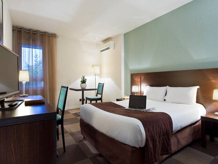 Hôtel pour 2 personnes, avec piscine ainsi que terrasse et sauna, adapté aux familles dans Gex