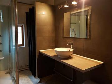 Gîte pour 6 personnes, avec terrasse et jardin ainsi que piscine et vue, animaux acceptés à Tourtoirac