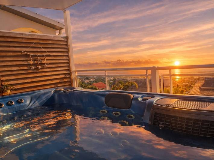 Apartamento de vacaciones para 2 personas, con jardín además de piscina y jacuzzi - 1
