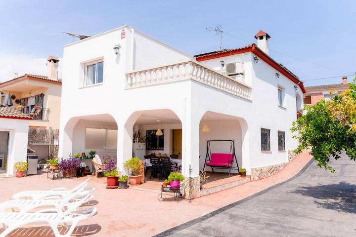 Casa rural para 10 personas, con Balcón y Terraza además de Jardín y Piscina en Calafell - 3