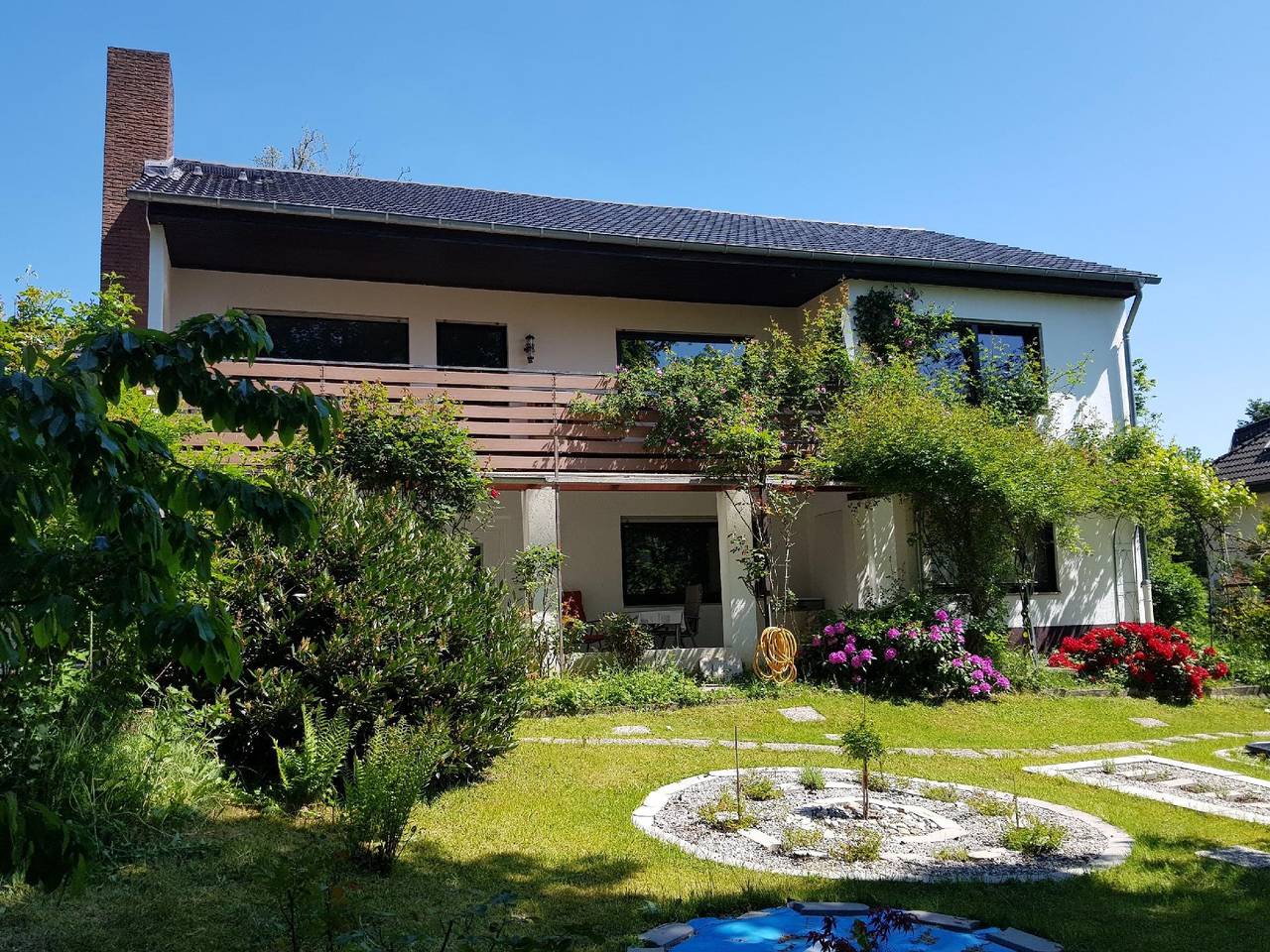 Entire holiday apartment, Ferienwohnung mit moderner Einrichtung, Duschbad und eigener Veranda in Bad Nauheim, Wetterau