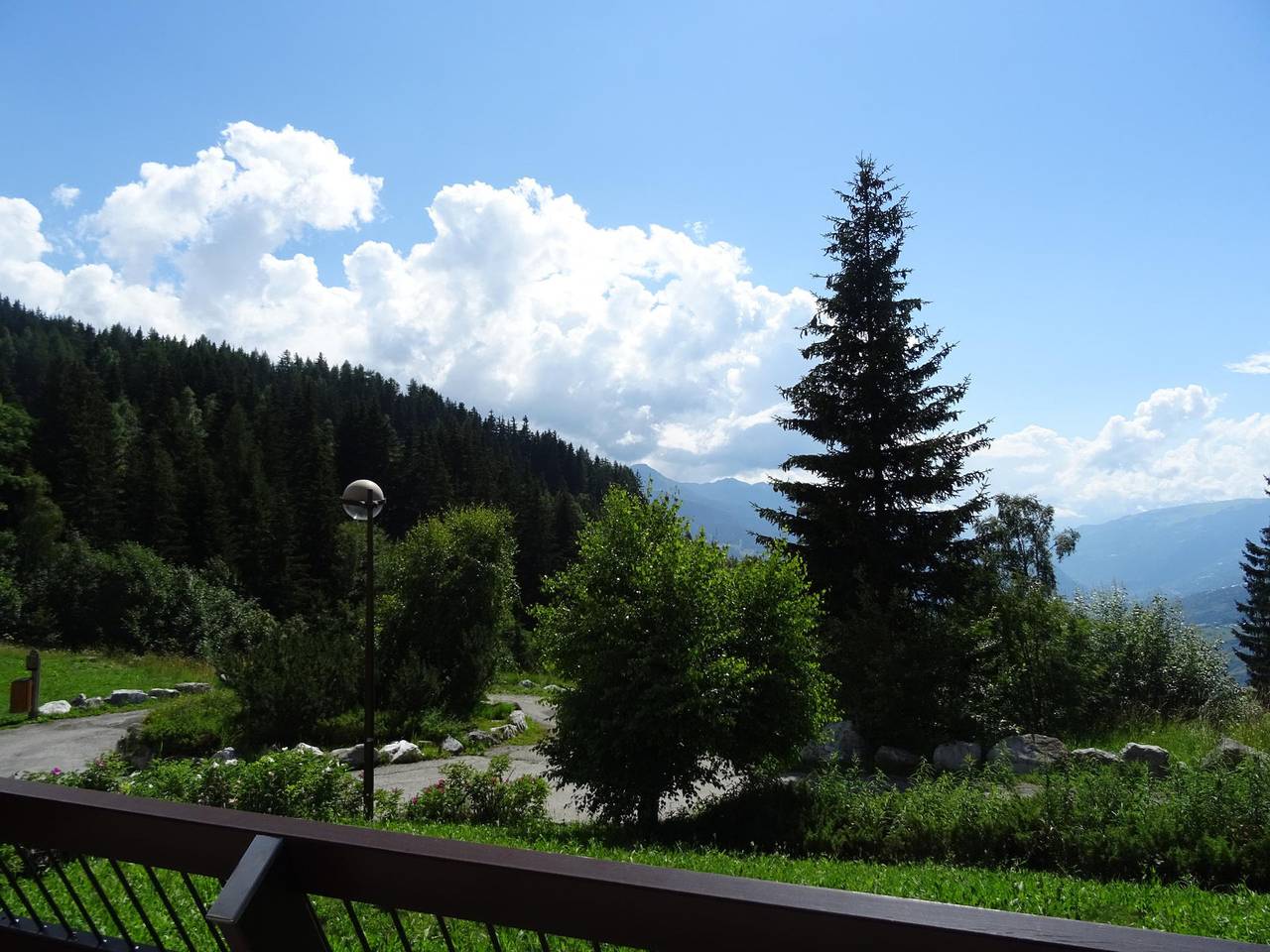 Geheel appartement, Cozy Duplex for 7 in Arc 1600, Close to Pistes & Shops, Valley View, Pet-Friendly in Arc 1600, Bourg-Saint-Maurice