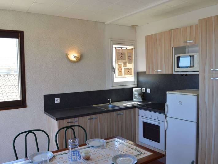 Ganze Wohnung, 3-Zimmer-Wohnung, 4 Betten, 50m vom Strand, ruhig, nahe Geschäfte in Saint Pierre la Mer, Fleury