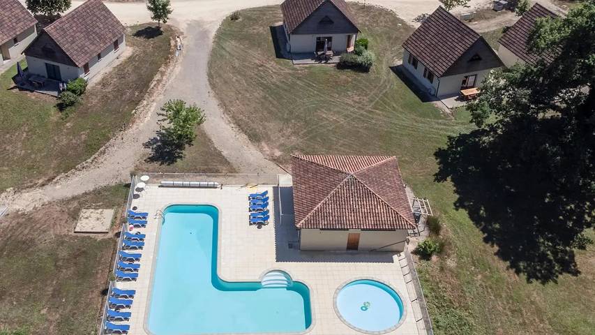 Location de vacances pour 9 personnes, avec jardin et piscine à Lacapelle-Marival - 4