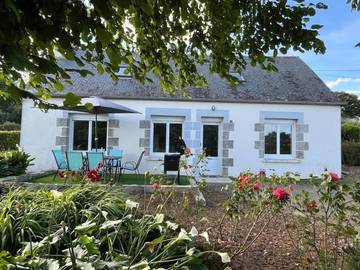 Gîte pour 11 personnes, avec jardin dans Le Haut-Corlay