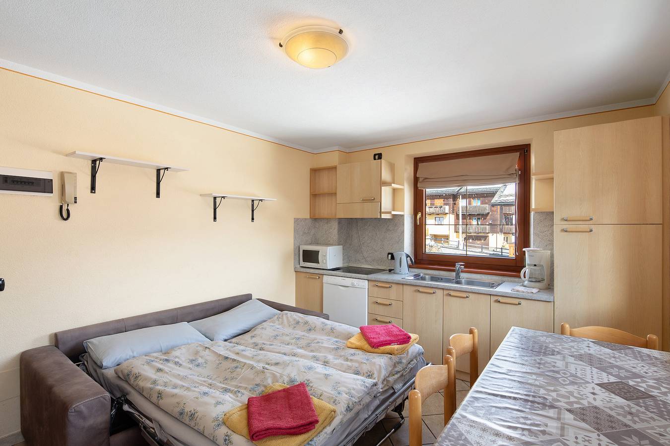 Entire apartment, Apartment 'Natale 5' with Mountain View, Balcony and Wi-Fi in Livigno (Town), Livigno