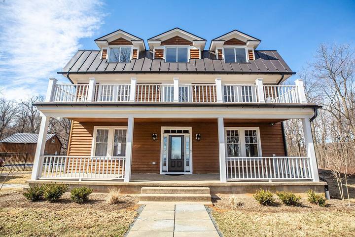 Vacation rental for 14 people, with yard and terrace in Loudoun County