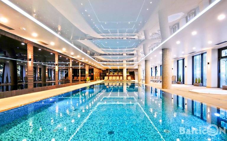 Ośrodek wypoczynkowy dla 4 osób, z Balkon i Jacuzzi oraz Taras i Basen w Kołobrzeg