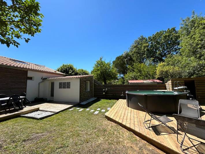 Location de vacances pour 6 personnes, avec jardin ainsi que piscine et terrasse à Salles-sur-Mer - 2