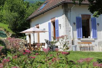 Gîte pour 10 personnes, avec jardin et terrasse à Chapareillan
