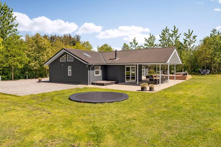 Ferieudlejning for 14 personer, med Jacuzzi og Terrasse samt Sauna i Virksund