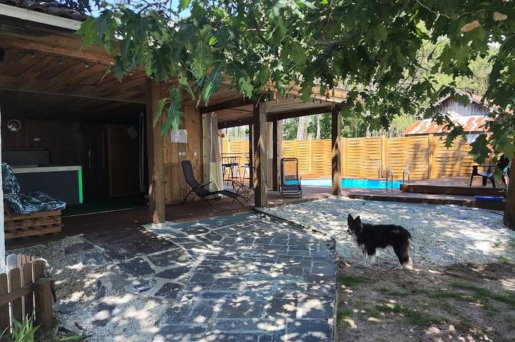 Chambre d’hôte pour 7 personnes, avec piscine et sauna ainsi que jacuzzi et jardin