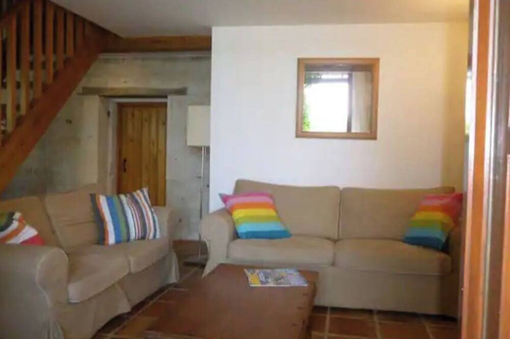 Cottage/Gîte 4 pers. with heated swimming pool near beaches in Mortagne-sur-Gironde, Saintes region