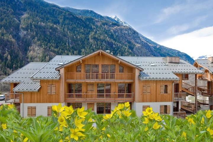 Appart’hôtel pour 4 personnes, avec vue et sauna ainsi que piscine et terrasse, animaux acceptés