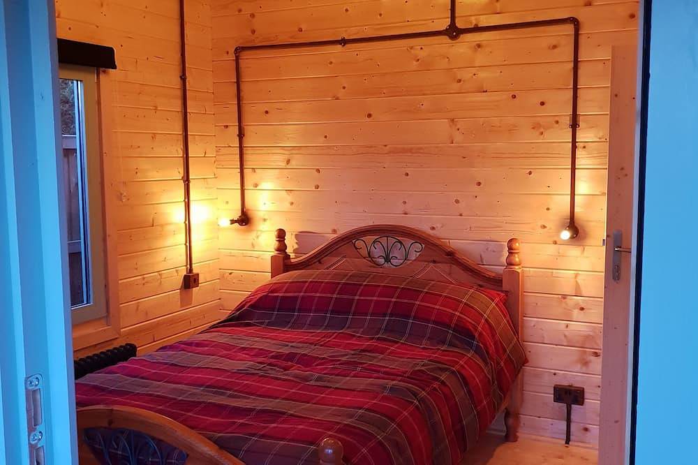 Caban Cwtch - Log fire, pool table, fire pit, Bbq, hot tub cinema: Dog friendly in Botany Bay, Kent