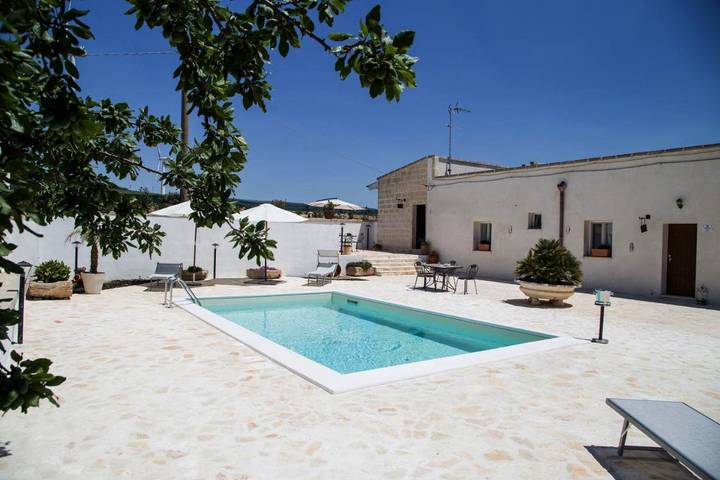 Appartamento per 5 persone, con piscina e giardino, con animali domestici in Laterza