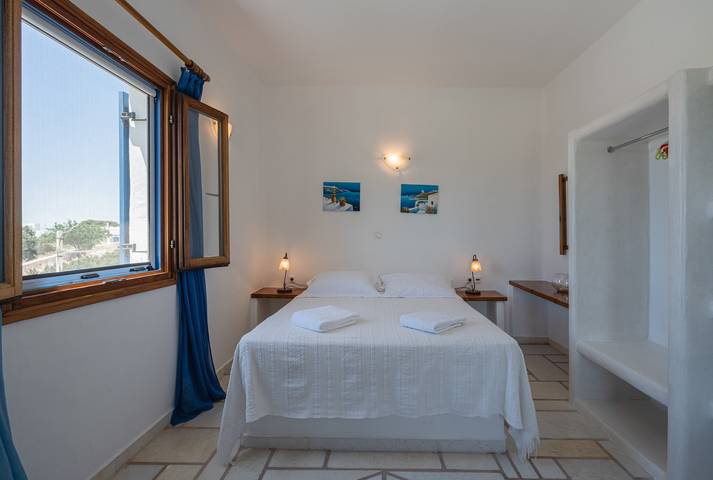 Entire apartment, Holiday Apartment "Maria's Village Suite" with Sea View, Private Terrace & Wi-Fi in Aliki, Paros