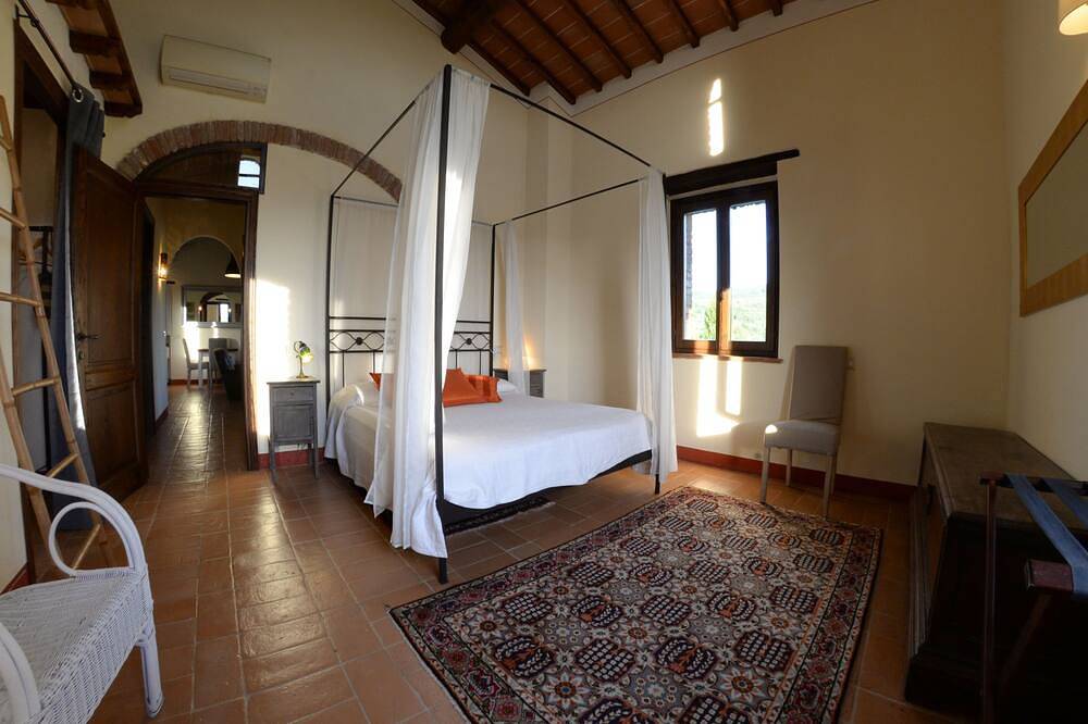 Sassicaia 2 chambres, 2 salles de bain, Ac, Wifi, piscine salée in Paciano, Province de Pérouse