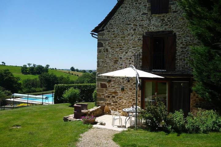 Gîte pour 4 personnes, avec balcon et jardin à Anglars-Saint-Félix