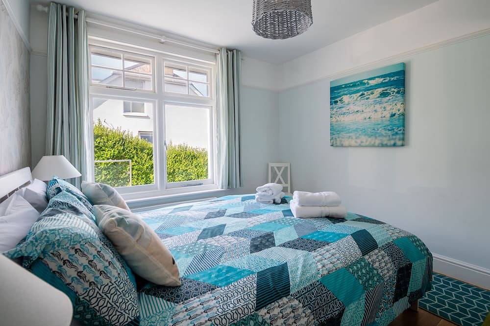 Luxury beach-front House with fantastic sea views in Woolacombe with parking in Woolacombe, Devon