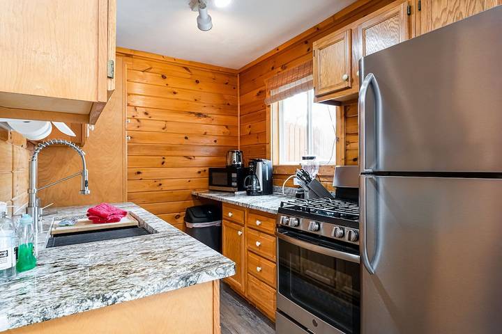 Log cabin for 4 people in Lake Michigan