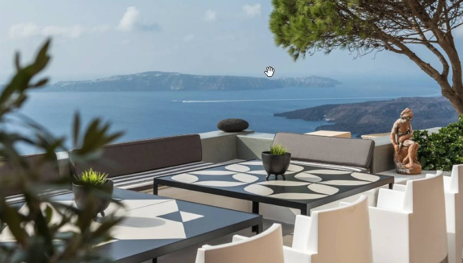 Velionis Mansion, Divine Sea Views, Outdoor Hot Tub, Furnished Terrace, Fira in Firostefani, Thera