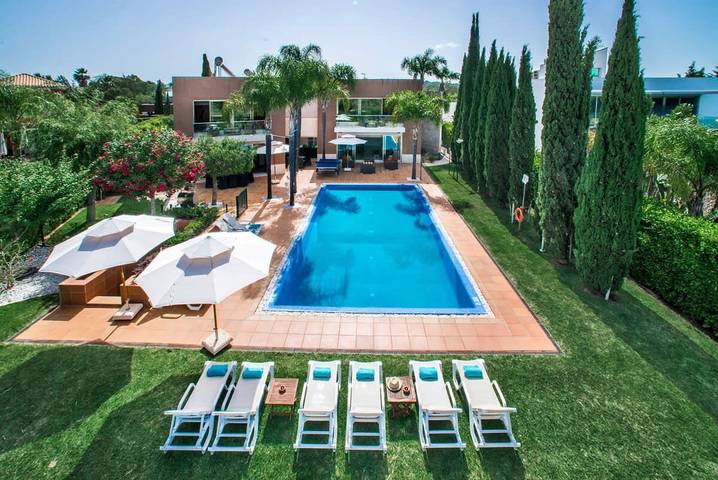 Villa para 12 pessoas, com jardim e piscina em Vilamoura