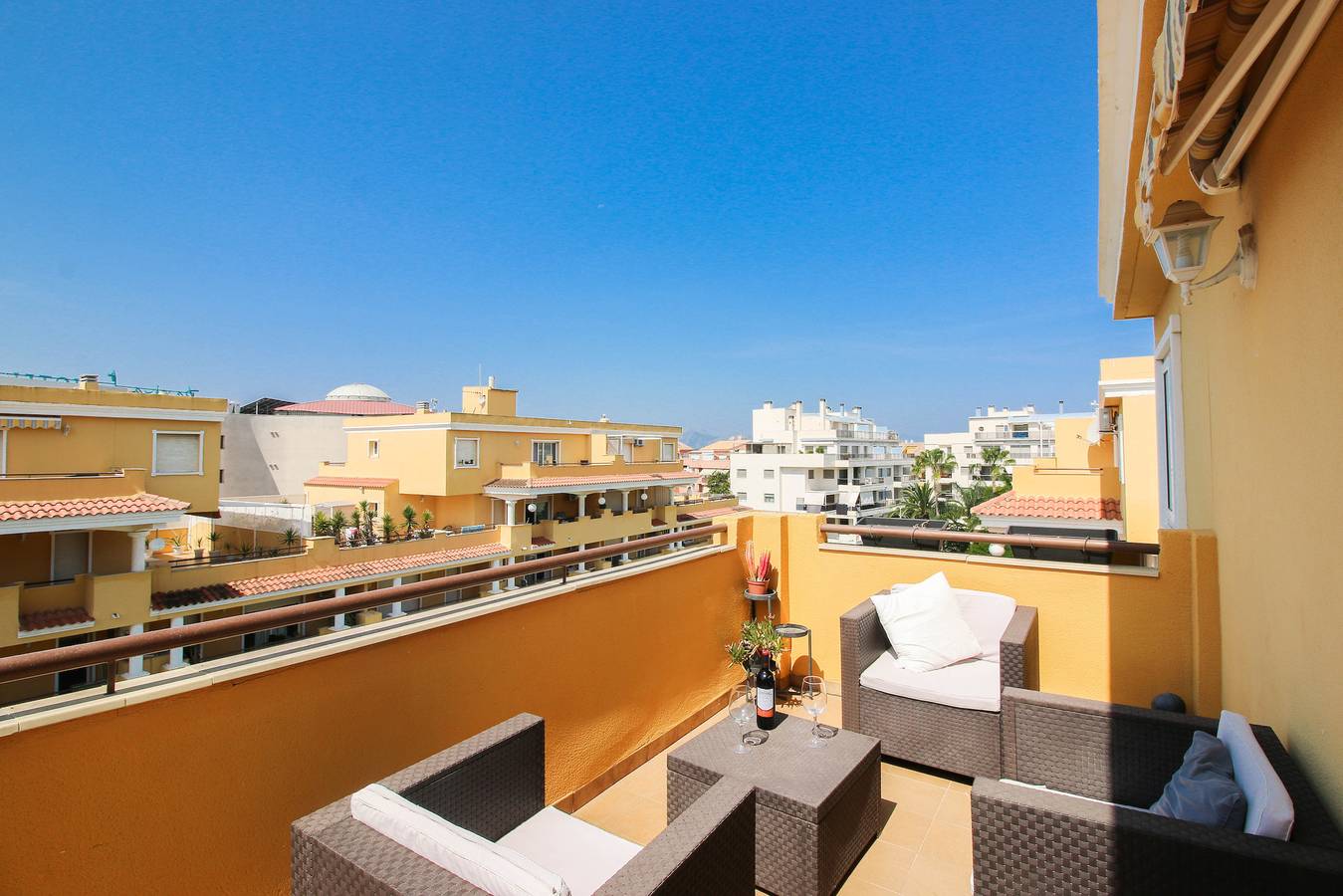 Entire apartment, Holiday apartment for 4 people with balcony in Las Marinas, Dénia
