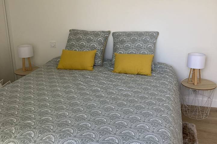 Location de vacances pour 8 personnes, avec terrasse ainsi que jacuzzi et jardin dans Plage Traon Nevez Plouezoc H - 2