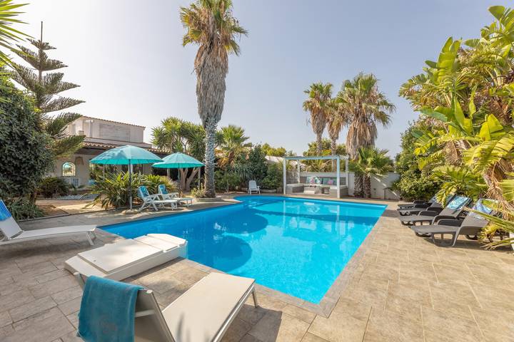 Villa für 8 Personen, mit Balkon und Pool sowie Balkon/Terrasse in Apulien - 2