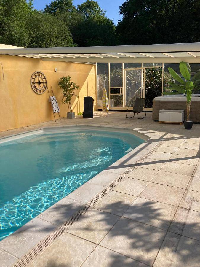 Gîte pour 3 personnes, avec piscine ainsi que jardin et jacuzzi à Saint-Jean-de-Boiseau