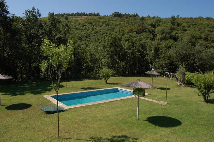 Apartamento para 5 personas, con Balcón y Terraza además de Jardín y Piscina en Cuacos de Yuste
