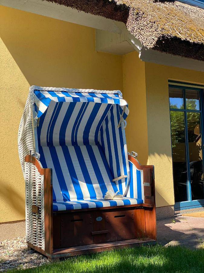 Familienfreundliches Reetdachhaus Weissdorn 2 in Puddemin, Poseritz