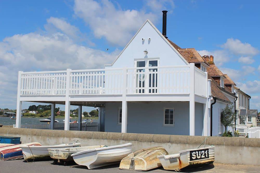 Little Haven -  a mudeford - house that sleeps 8 guests  in 4 bedrooms in Mudeford, Christchurch