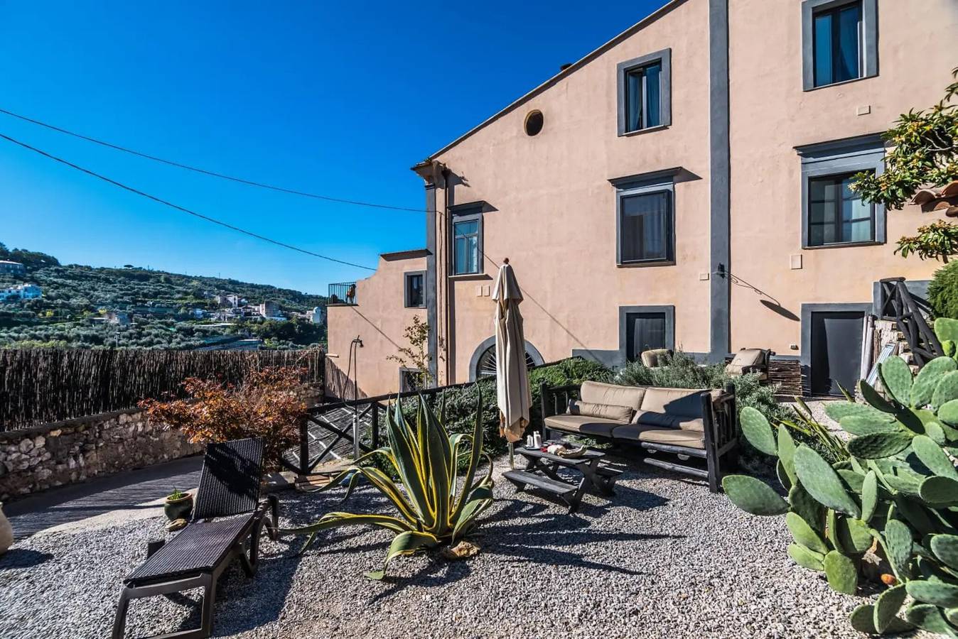 Estudio entero, Apartamento estudio 'Villa Cangiani - La Lavanda' con vistas a la montaña y Wi-Fi in Provincia de Nápoles