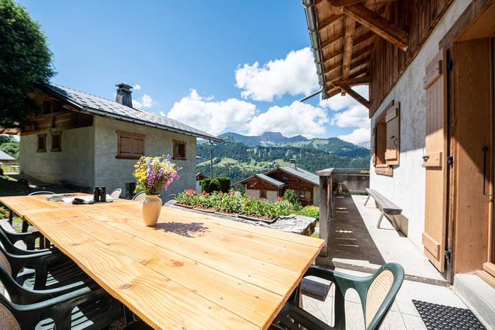 Chalet 'Le Grépon' con vistas a la montaña, terraza privada y Wi-Fi in Crest-Voland, Albertville region