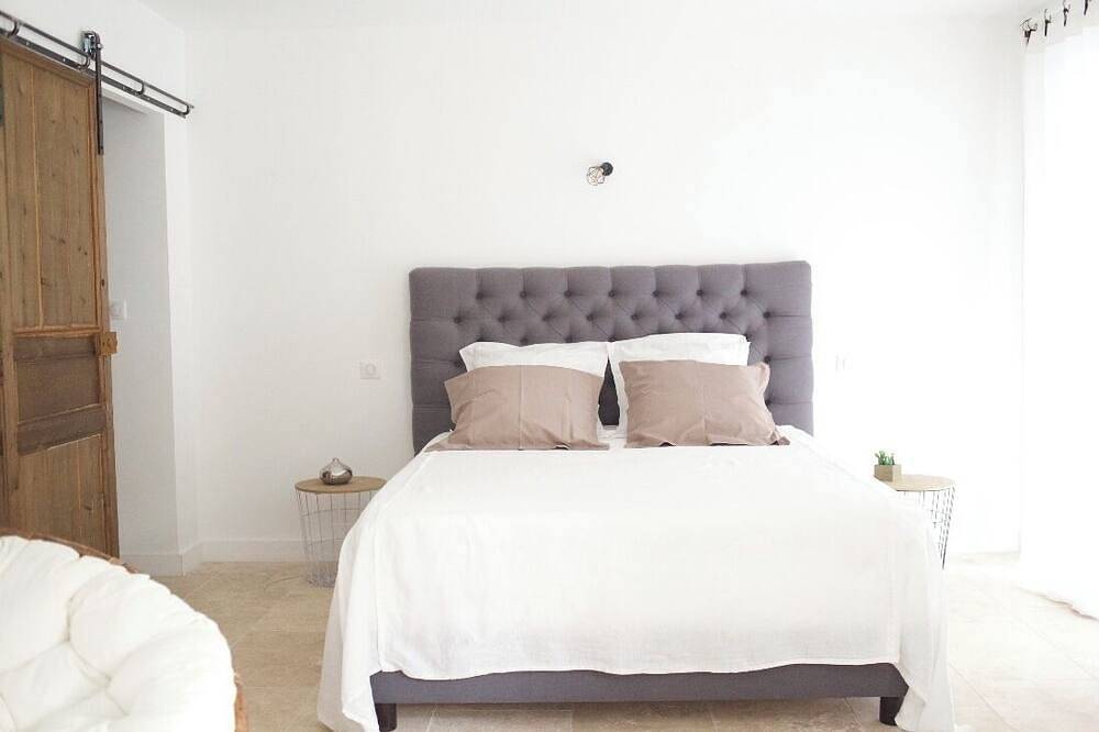 Apartamento entero, Apartamento con spa, en el corazón del campo de Aix. in Venelles, Region de Aix-en-Provence