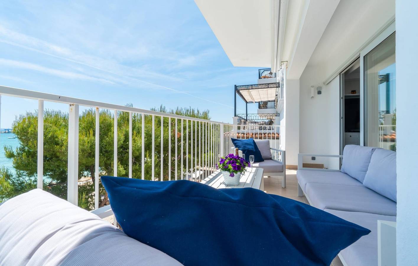 Entire holiday apartment, Sea View Apartment with AC, Dishwasher, WiFi - 2km to La Platjola Beach in Port de Pollença, Pollença
