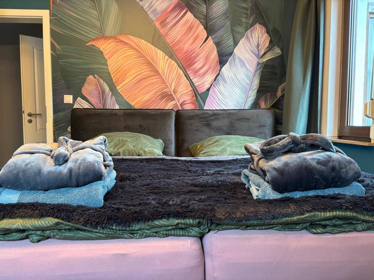 Ganze Ferienwohnung, Double Room with Private Bathroom and Garden view in Meiningen, Werratal